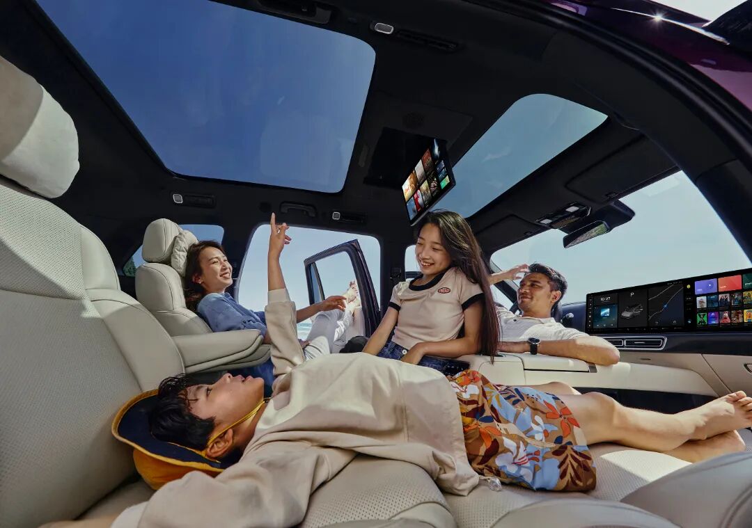 220610_理想L9平面_内饰人物_0029_N.jpg 图片